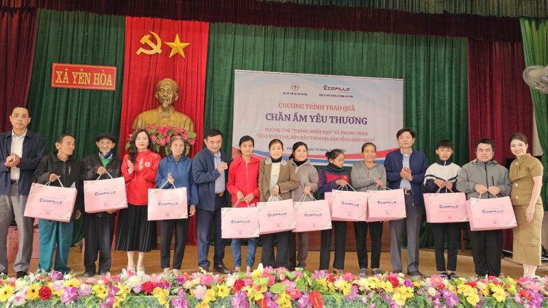 Chương Trình “Chăn Ấm Yêu Thương” Trao 130 Phần Quà Ý Nghĩa Tại Huyện Cẩm Xuyên