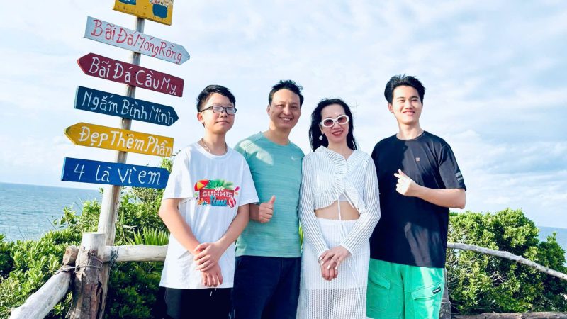 Hoa hậu Đại sứ Lê Thị Thu Thủy cùng gia đình vi vu hòn đảo đẹp nhất Vịnh Bắc Bộ