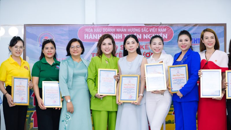 Á hậu Nguyễn Thị Thủy nhận bằng khen “Tấm lòng vàng” vì những đóng góp thiện nguyện ý nghĩa