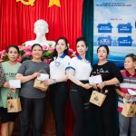 Phan Thiên Ngọc đấu giá thành công thiết kế của NTK Thân Hoàng Bích Thủy